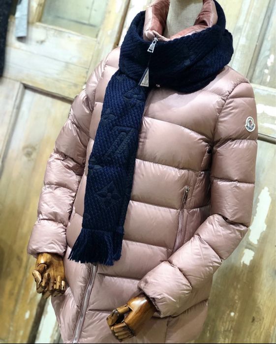 продам куртку moncler розовая