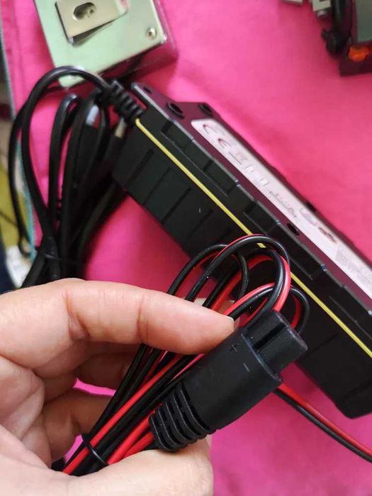 Универсално зарядно за акумулатор 6V/12 V