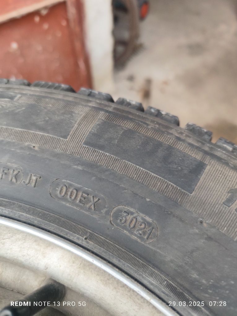 Продавам 6 броя гуми 195 75 16 C за бус зимни michelin Дот 2021 г.