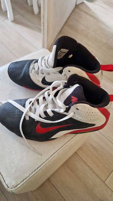 Маратонки Nike  38.5