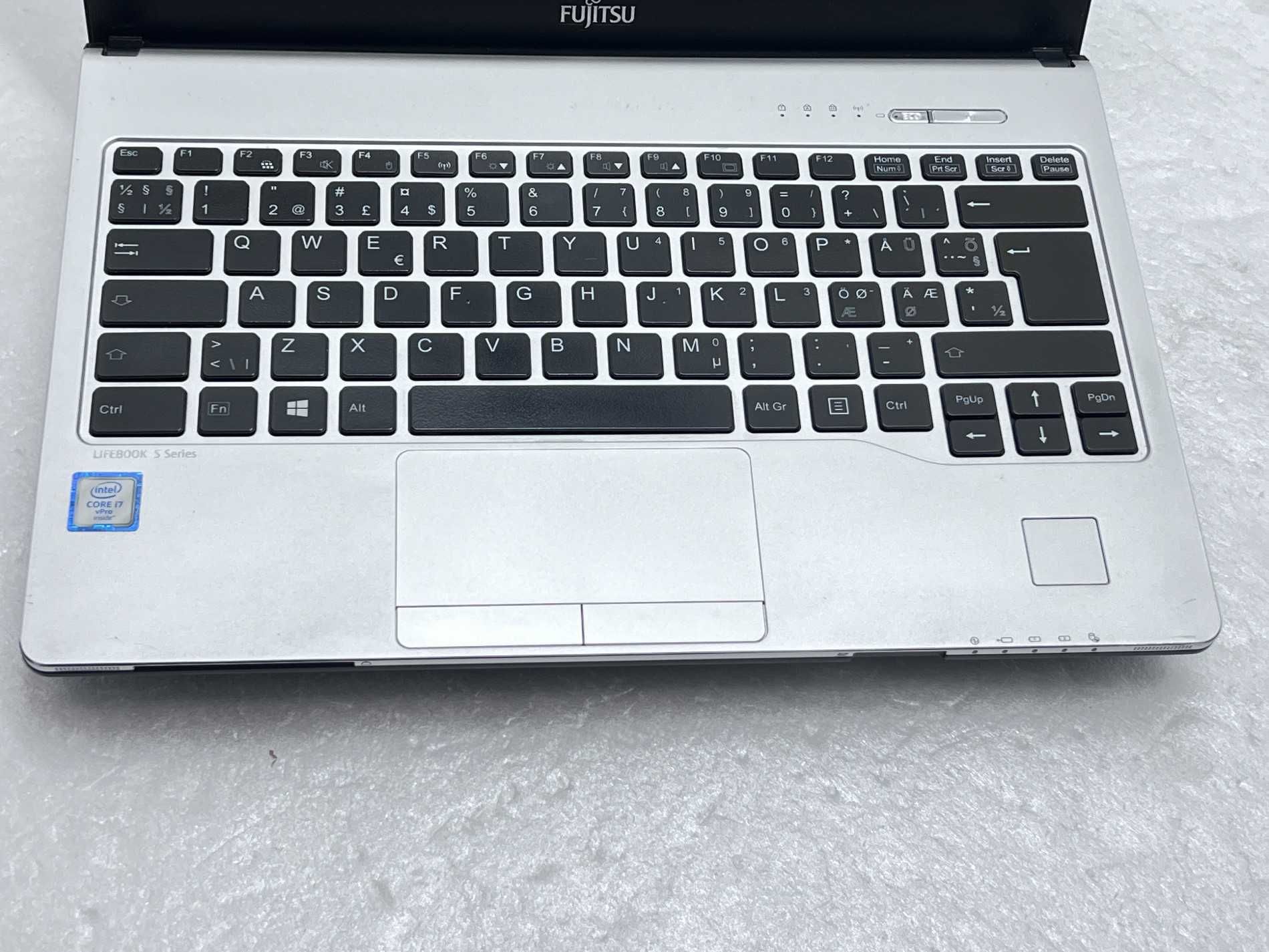 Fujitsu LIFEBOOK S936 13.3" i7-6600U 12GB 510GB /->Отлично състояние