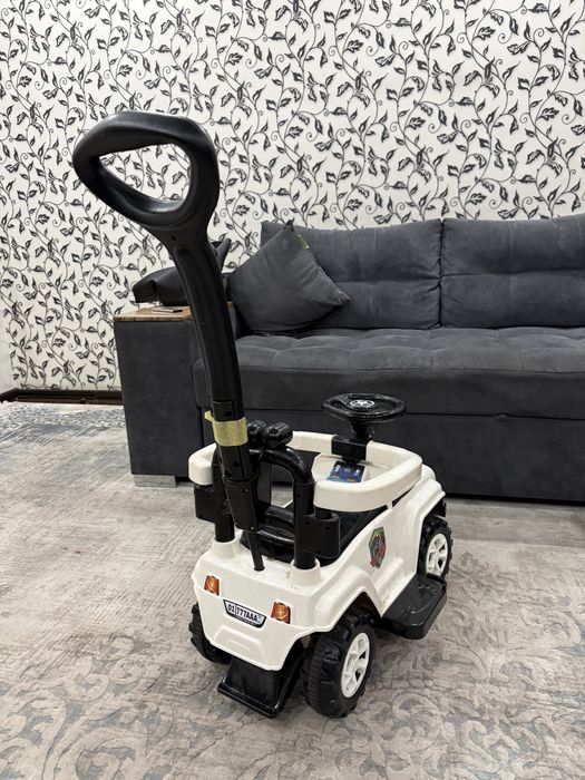 Машина для детей полностью рабочая