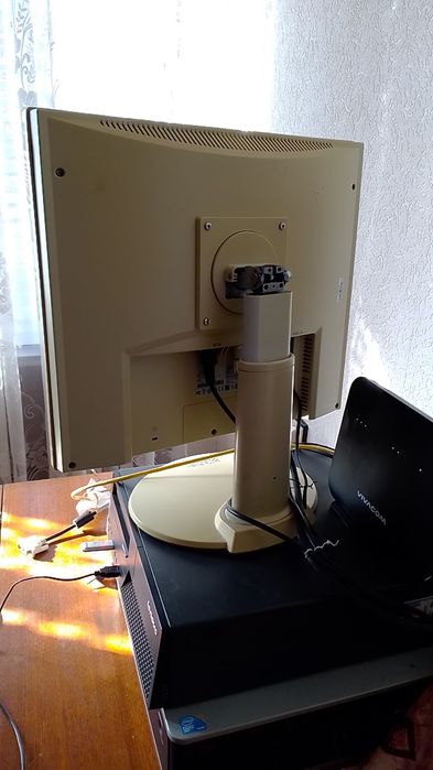 DELL 3020 sff i3 4170 8gb ram ssd 64gb + монитор и кабели