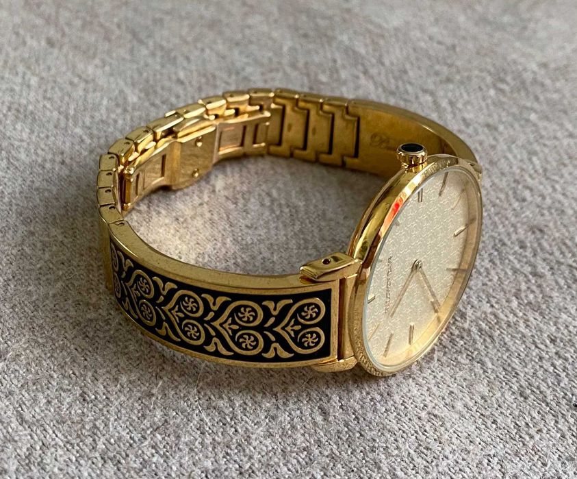 Ceas de dama de lux Halcyon Days curea tip bratara - stare foarte buna