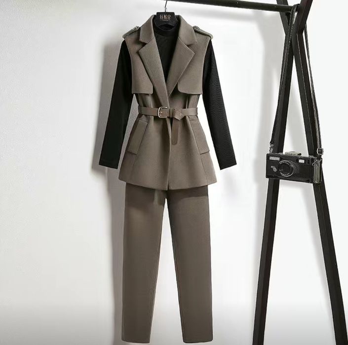 Костюм брючный деловой