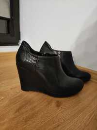 Черни обувки на платформа Clarks естествена кожа