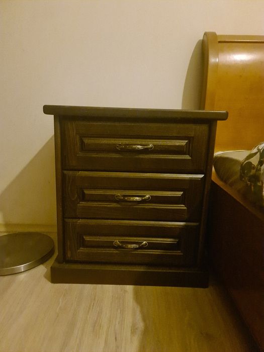 Нощни шкафчета от масив