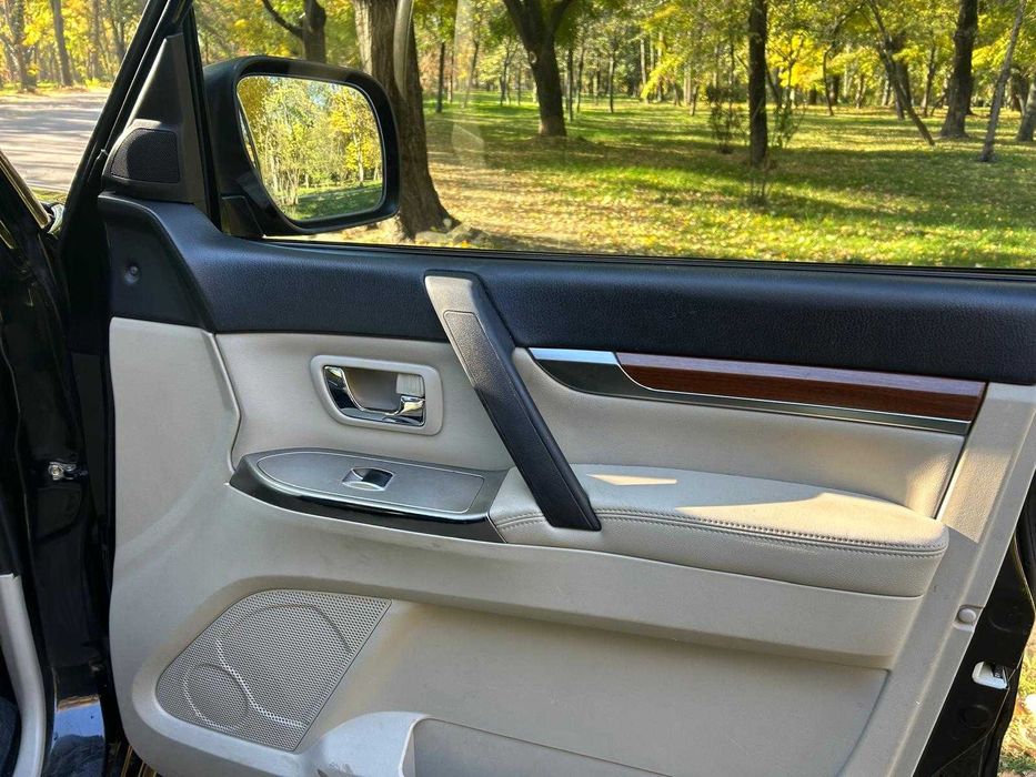 Mitsubishi Pajero LWB 3.2 DI-D