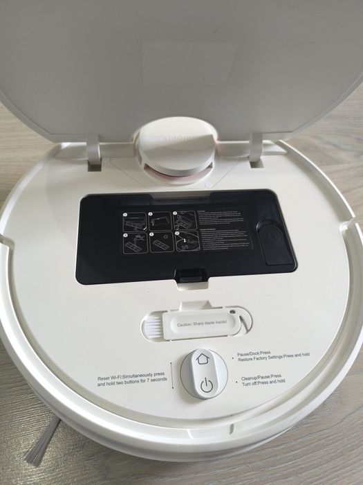 Робот-пылесос Xiaomi MI ROBOT VACUUM S10 в хорошем состоянии