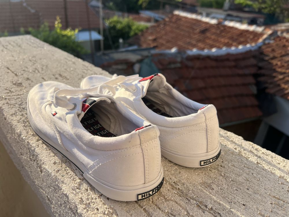Tommy Hilfiger 42
