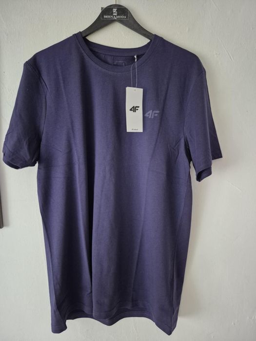 Нова мъжка тениска , размер Л, марката е 4F