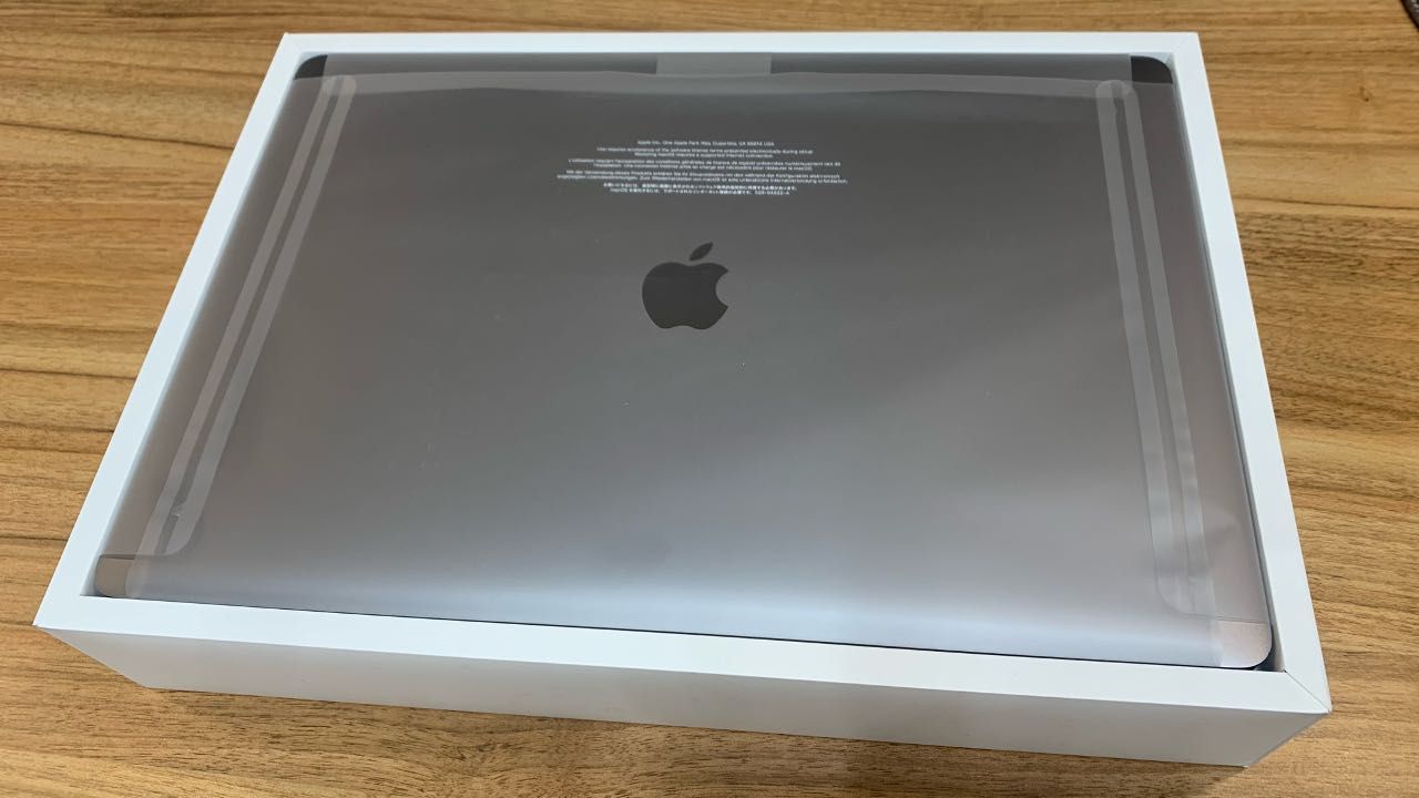 MacBook PRO 16" 2019, i9, 16GB RAM, 1TB SSD, AMD 550M PRO 4GB, FullBox
