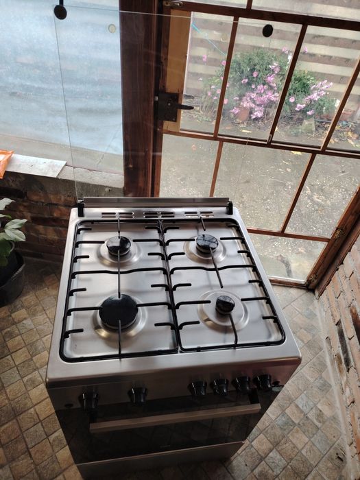 Vând aragaz Beko in staretare buna de functionare