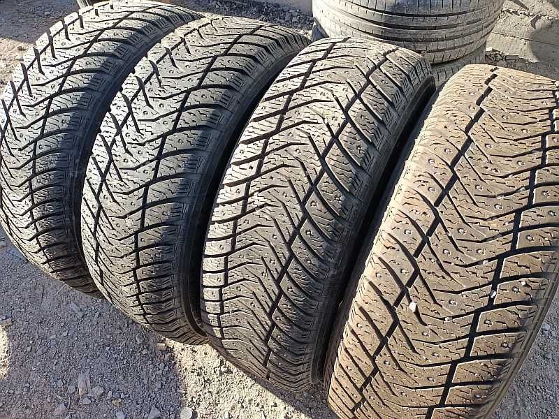Шины 215/60 R16 - "Yokohama ice Guard IG65", шипованные.