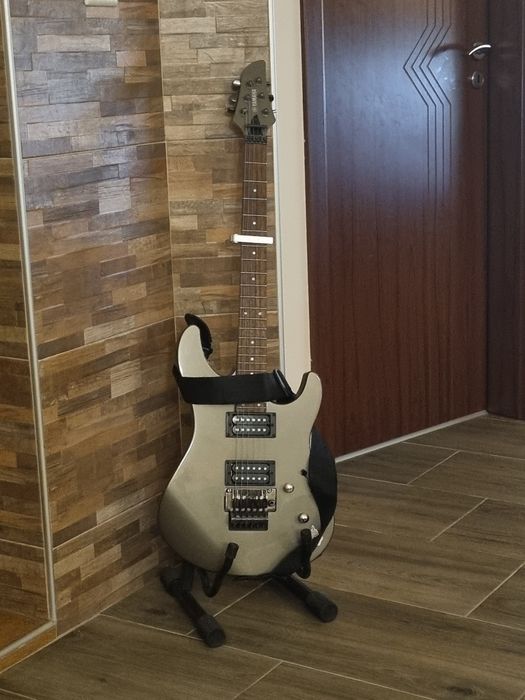 СПЕШНО! Електрическа Китара Yamaha, усилвател Orange, калъф, поставка