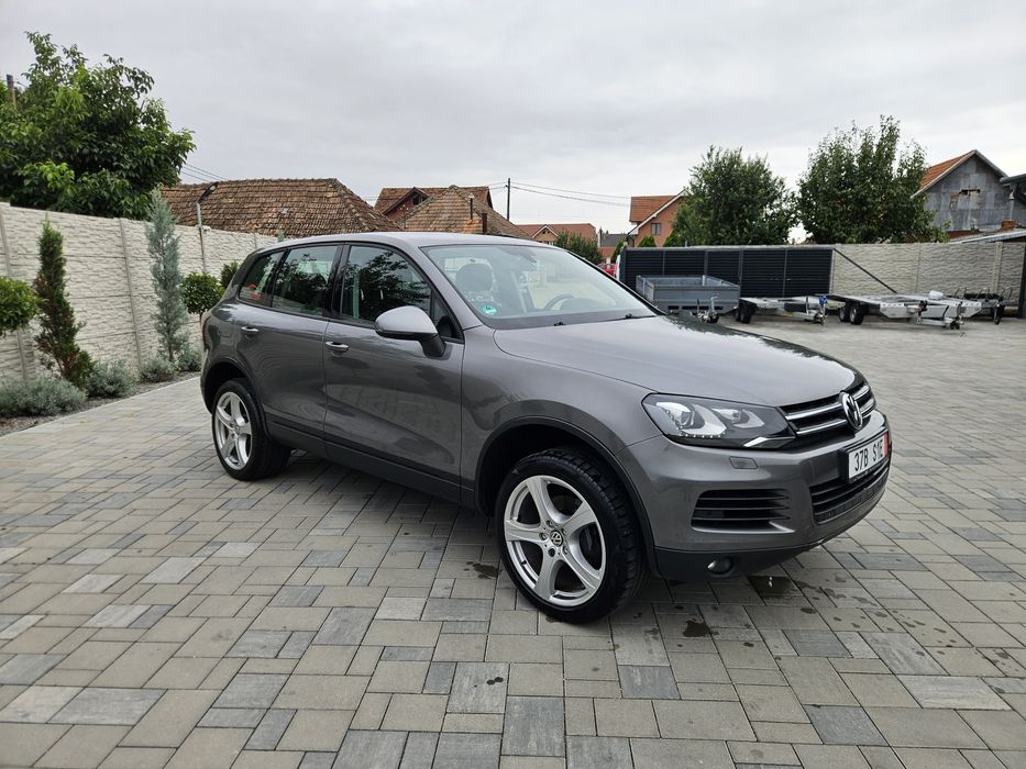 Vw touareg 3.0 tdi,239 cp,4x4,suspensie pe perne, xenon, led ,navi