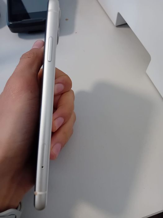 Vând / Schimb iphone 11