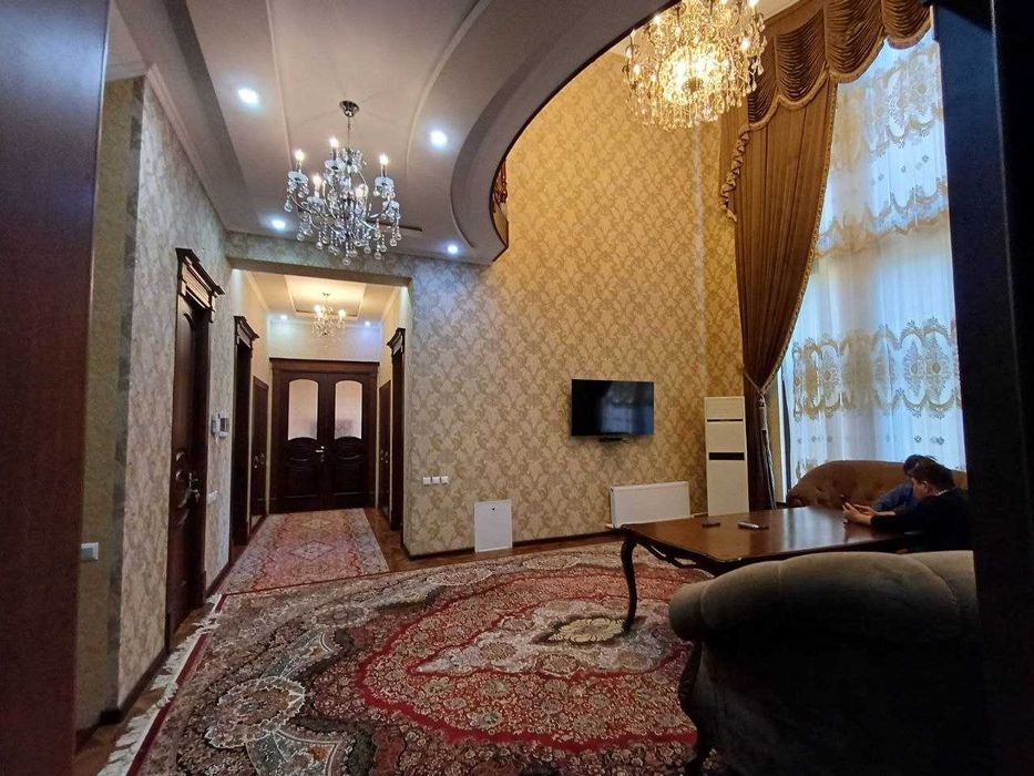 Продаю евро-дом
Бадамзар
6 соток
8 комнат. 
700 м2