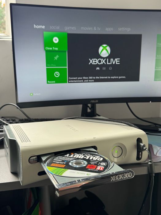 Xbox 360 modat cu o maneta