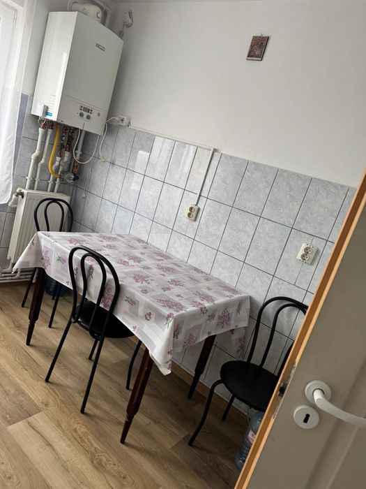 Închiriez apartament