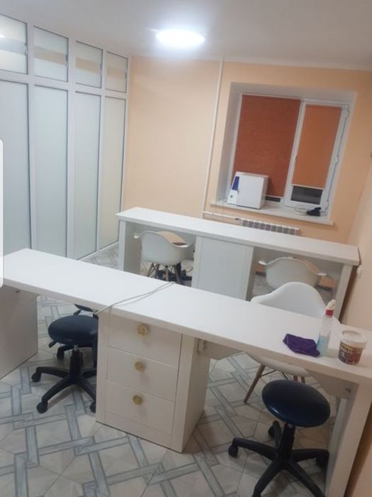 Продам столы для маникюра..