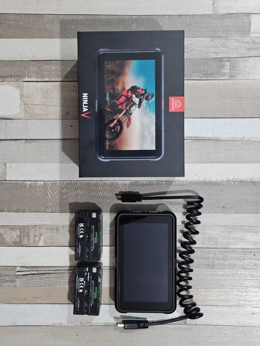 Atomos Ninja V + ssd 512gb + 2 baterii npf + incarcator