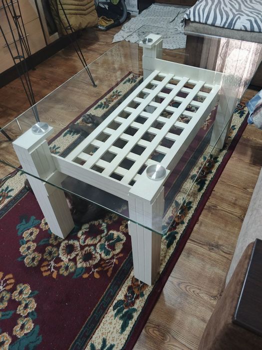 Срочно продается журнальный столик