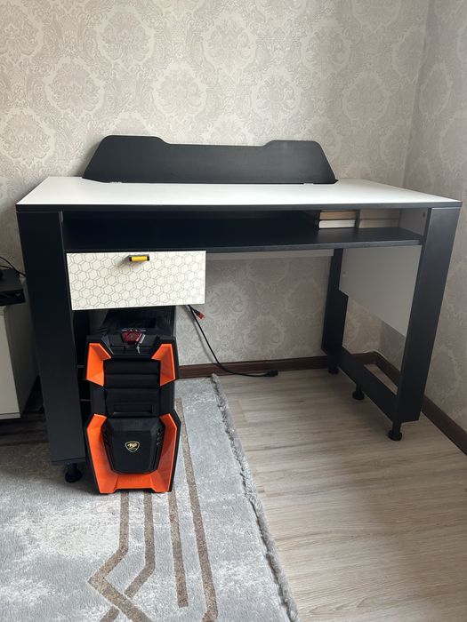 Стол письменный