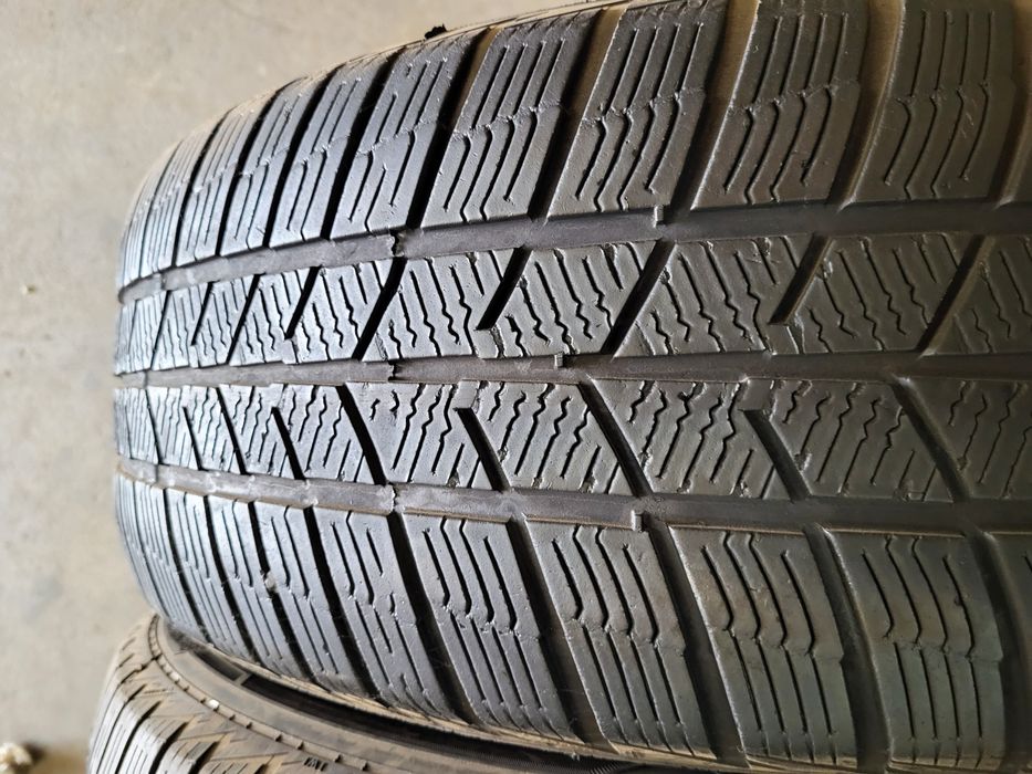 2 anvelope 215 55 R 17 Barum iarna