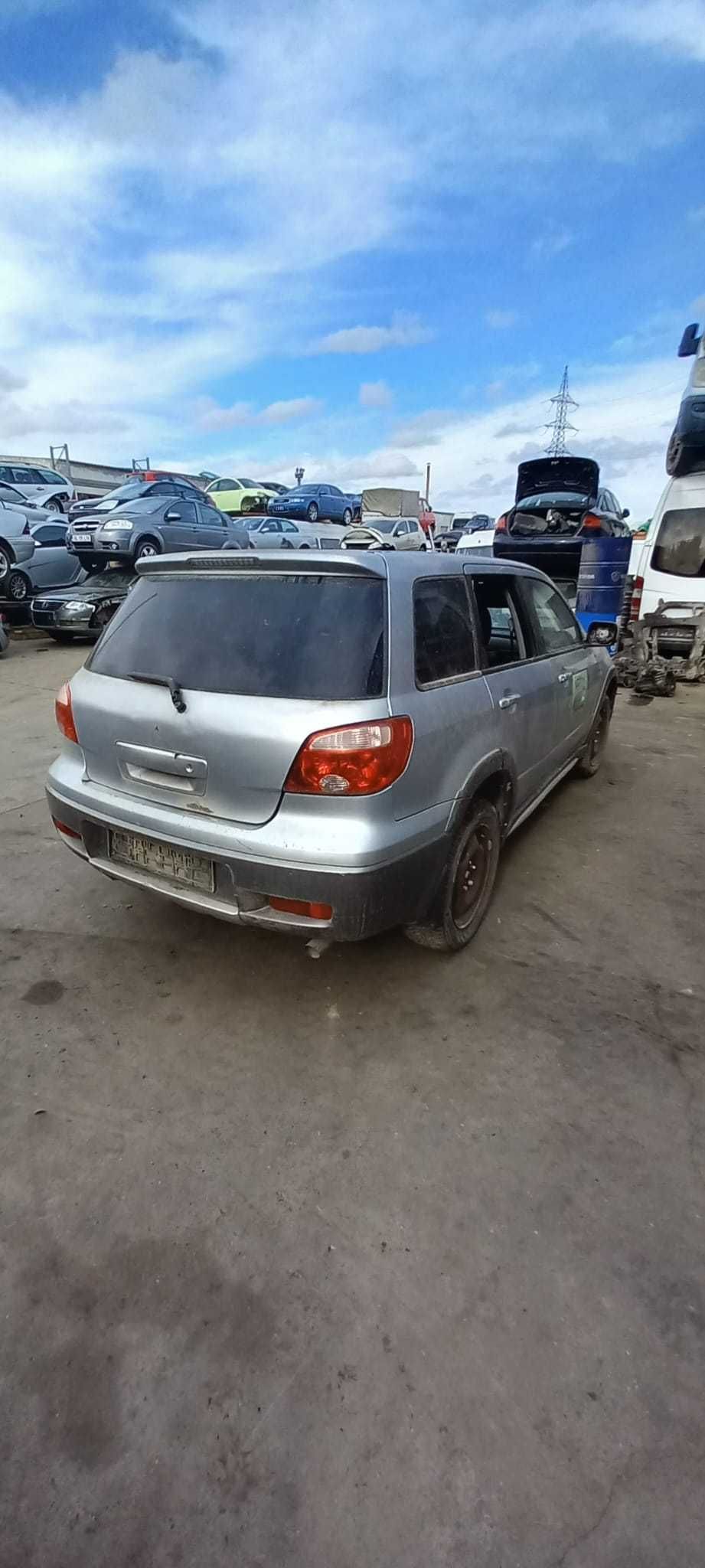 Mitsubishi Outlander 2003  Dezmembrez/Dezmembram