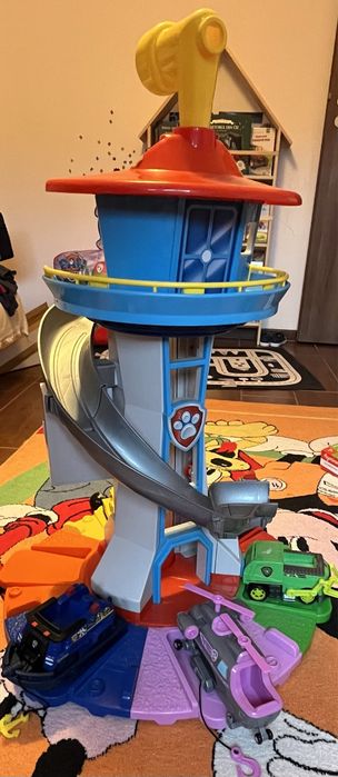 Turnul PAW PATROL + set complet echipa catelusilor