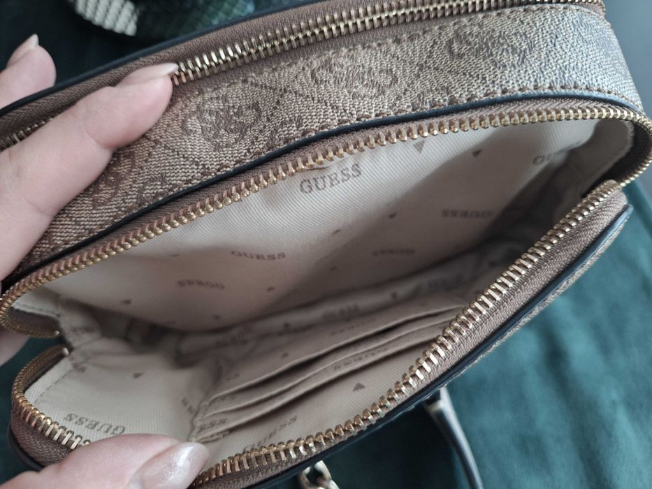 Бутикова чанта Guess Noelle