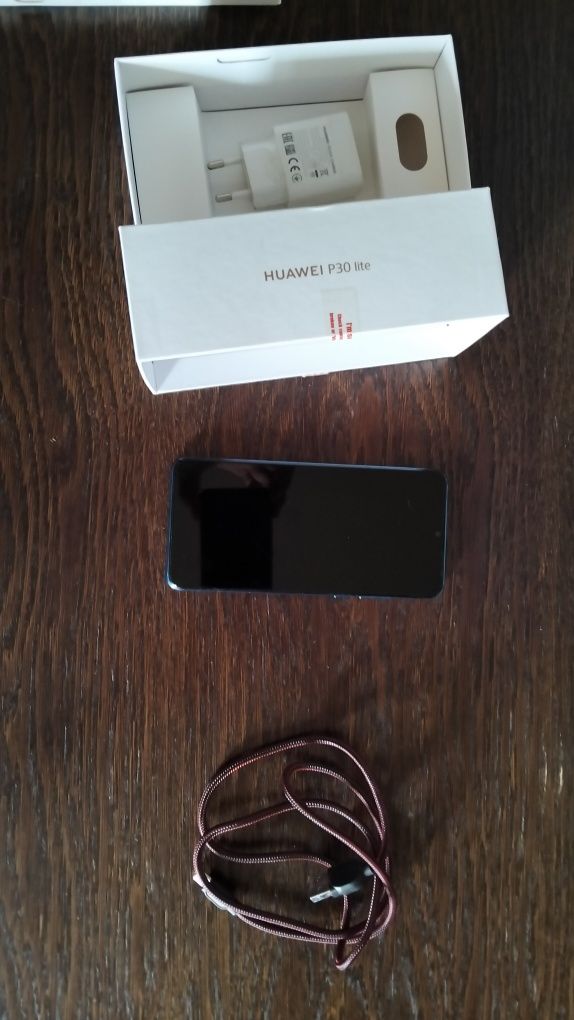 Продаю телефон HUAWEI PI30 Lait