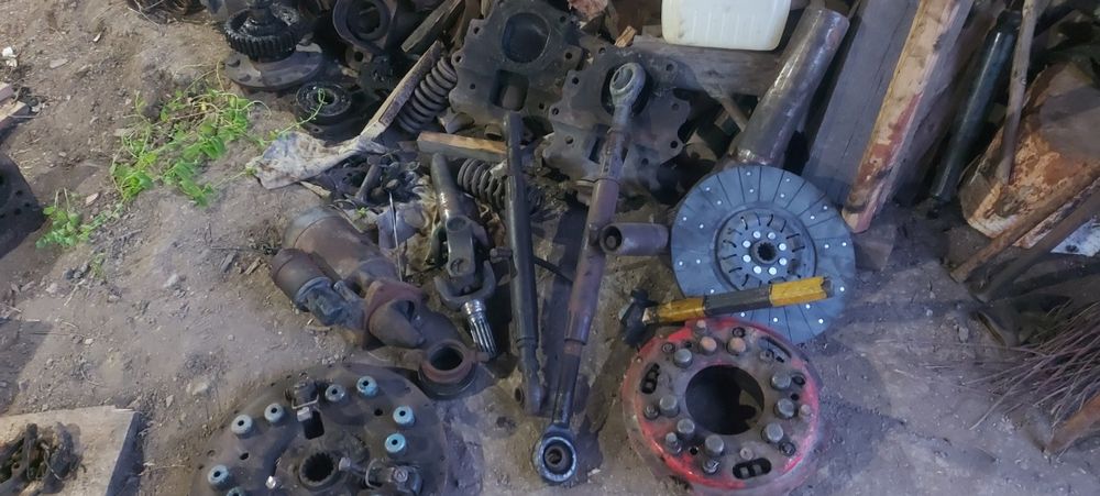 запчасти на сельхоз технику и на трактора разные