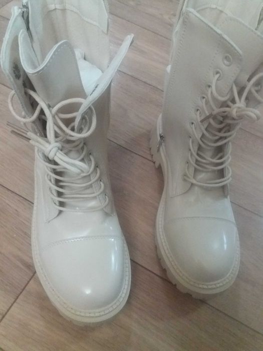 Женские сапожки бежевые (белые) осенне-зимние, 35 размер