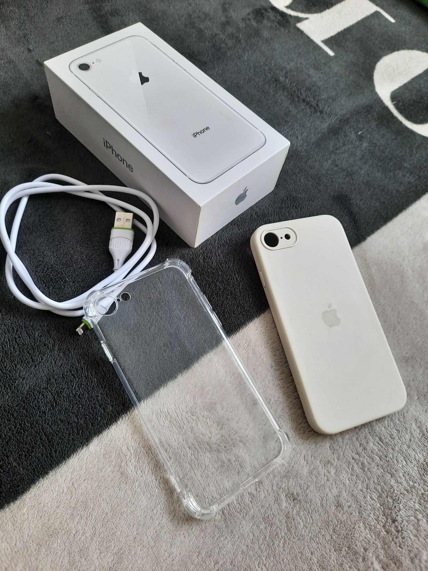 Продам IPhone 8 (SE) 2
