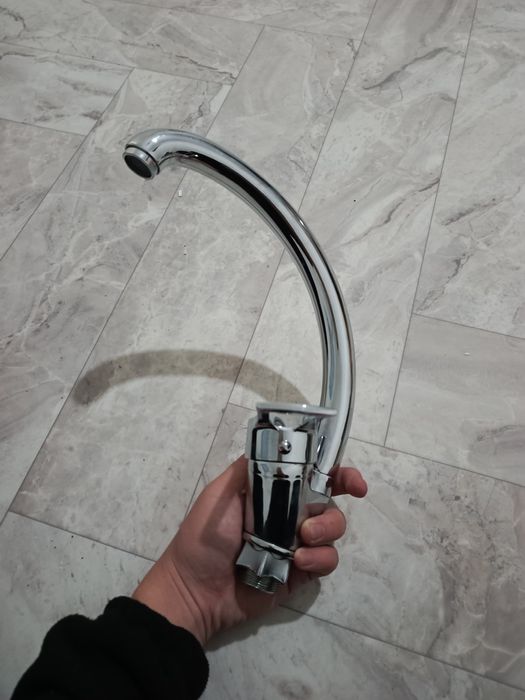 Кухыный смеситель новый