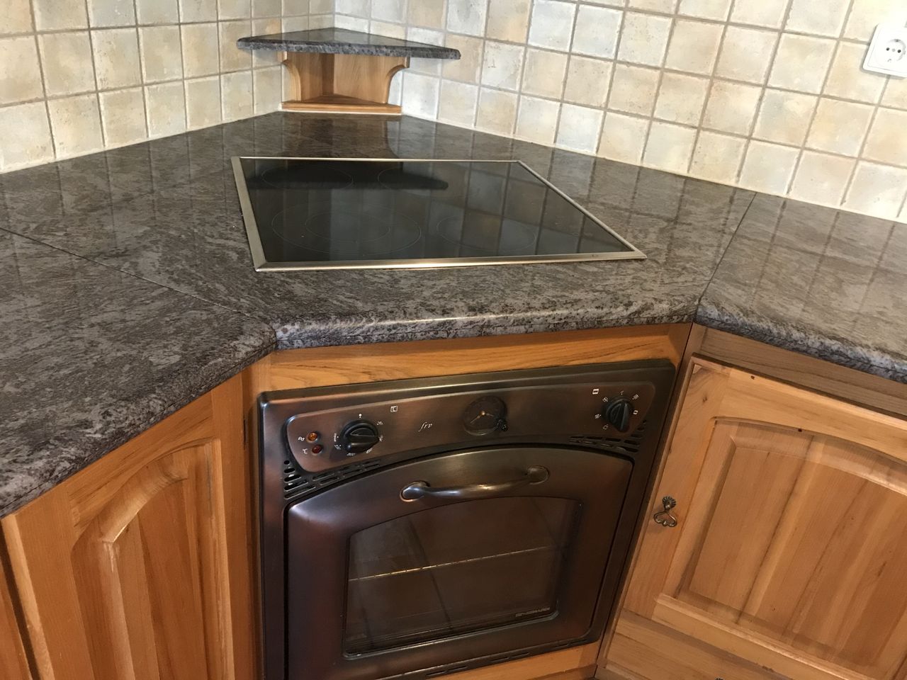 Дава се под наем Тристаен апартамент в Варна, Червен площад - 115 кв.м за 816 € - Снимка #4