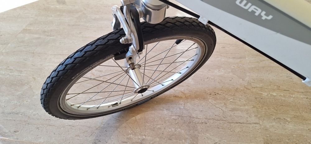 Bicicleta plabila Giant din aluminiu model deosebit