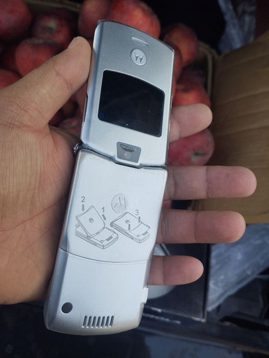 Motorola v3 ретро телефоны супер распродажа