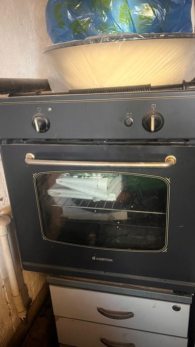 Продам духовку фирмы аристон