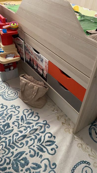 Продаётся двухместная детская кровать (Белорусская мебель)