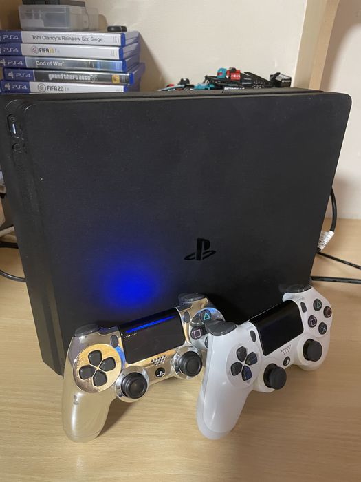 PLAYSTATION 4 slim - 2 джойстика + 7 игри на диск