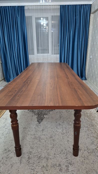 Стол в хорошем состоянии