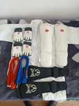 Vând kimono și echipament pentru Karate