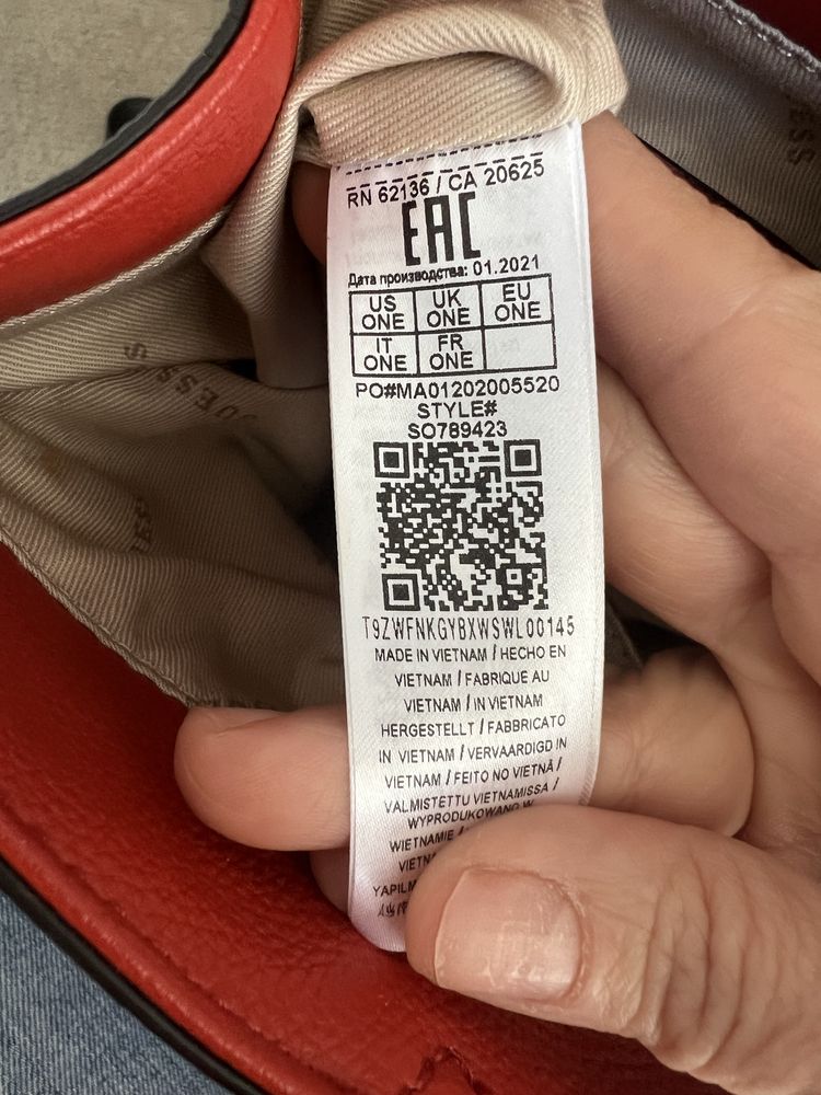 Дамска чанта Guess