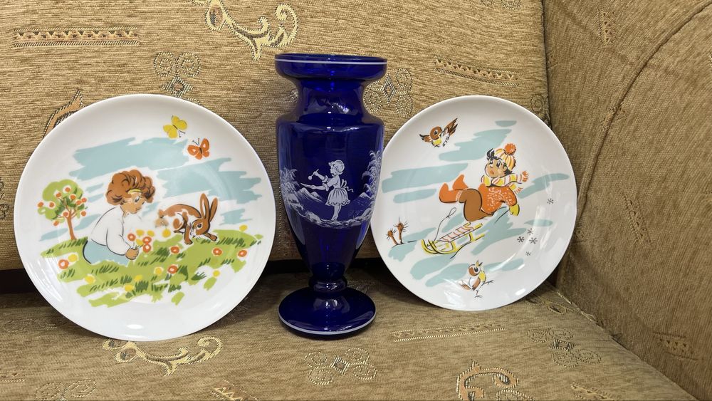 Новые тарелки и ваза антиквариат