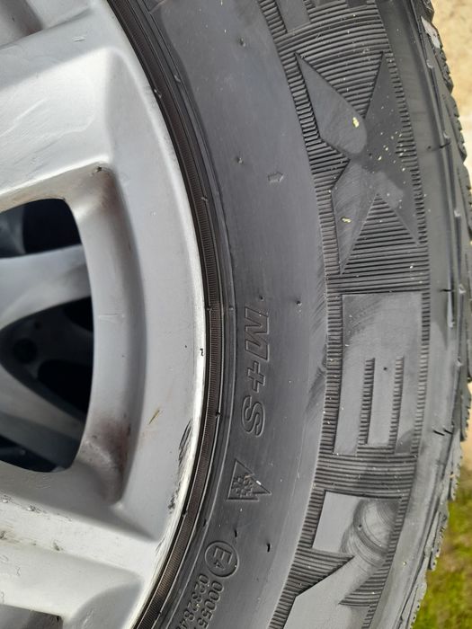 Roti R16 având cauciucuri de iarna