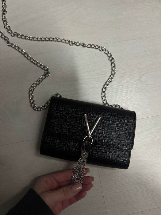 Чантичка Valentino официална