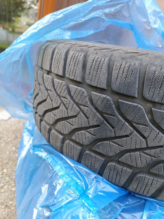 Продавам зимни гуми LASSA 215/60R17